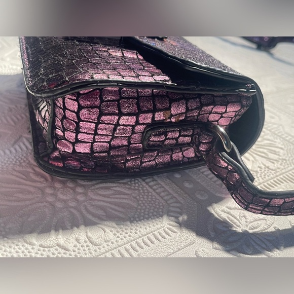 Emily and Noah Metallic Purple adjustable cross-body Purse - Picture 4 of 16